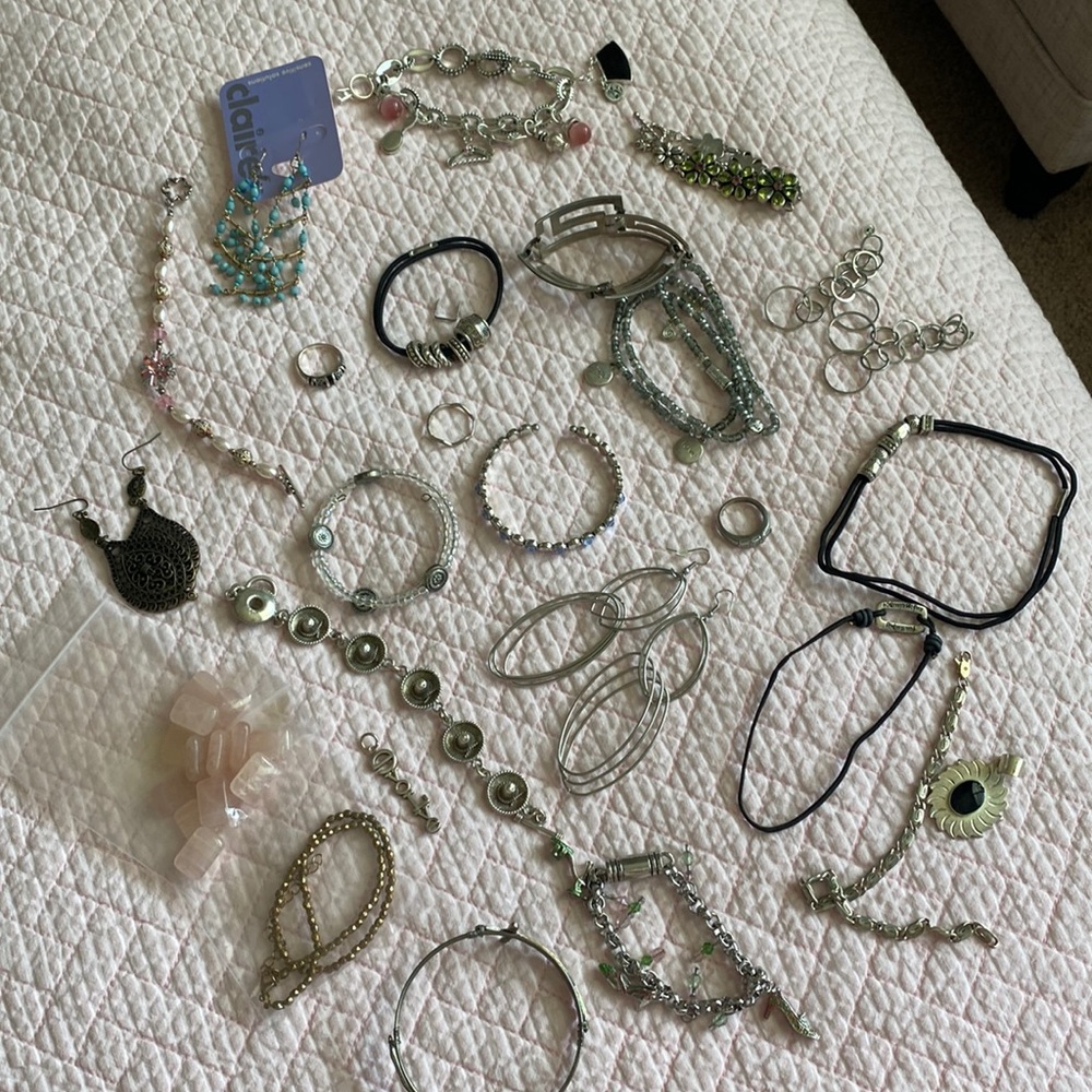 SOLD Lots of jewelry